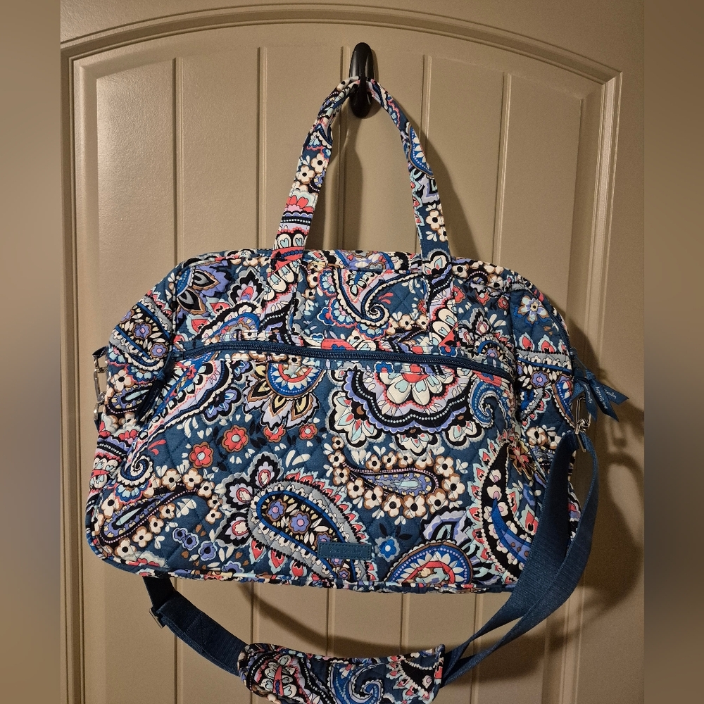 Vera Bradley Medium Travler Bag